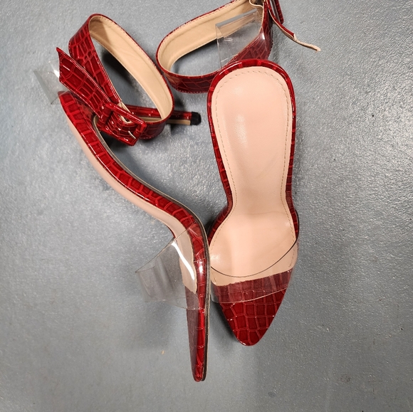 Red heel - Picture 2 of 2